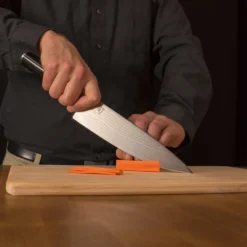 Shun Classic 10 Piece Knife Block Set -Shun DM0706 carrot 4e48a695 1cd6 4914 bfde 14a0323d6e49 scaled